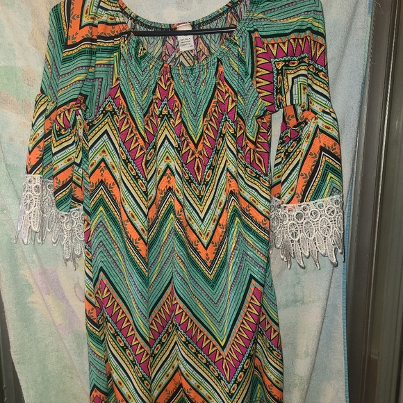WinWin Dresses & Skirts - Win Win Woman’s Dress sz s-m Hippie Chevron Print Boho Lace Bell Sleeve Liquid